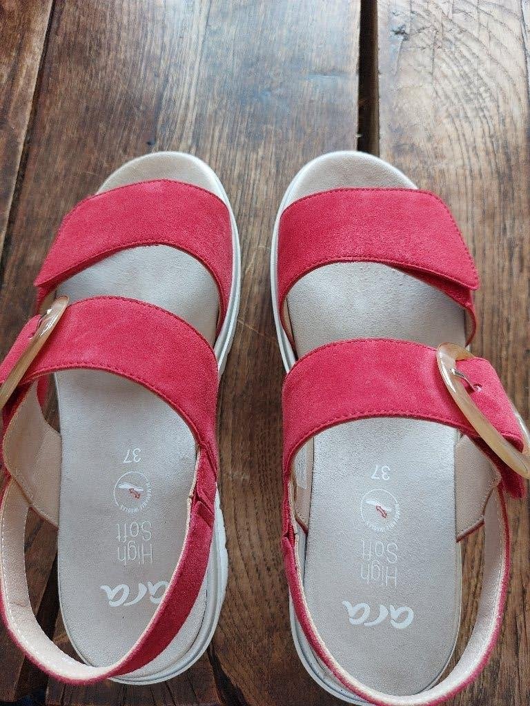 ARA T 37/38 nieuwe suède sandalen, Kleding | Dames, Schoenen, Nieuw, ARA femme, Rood, Sandalen of Muiltjes