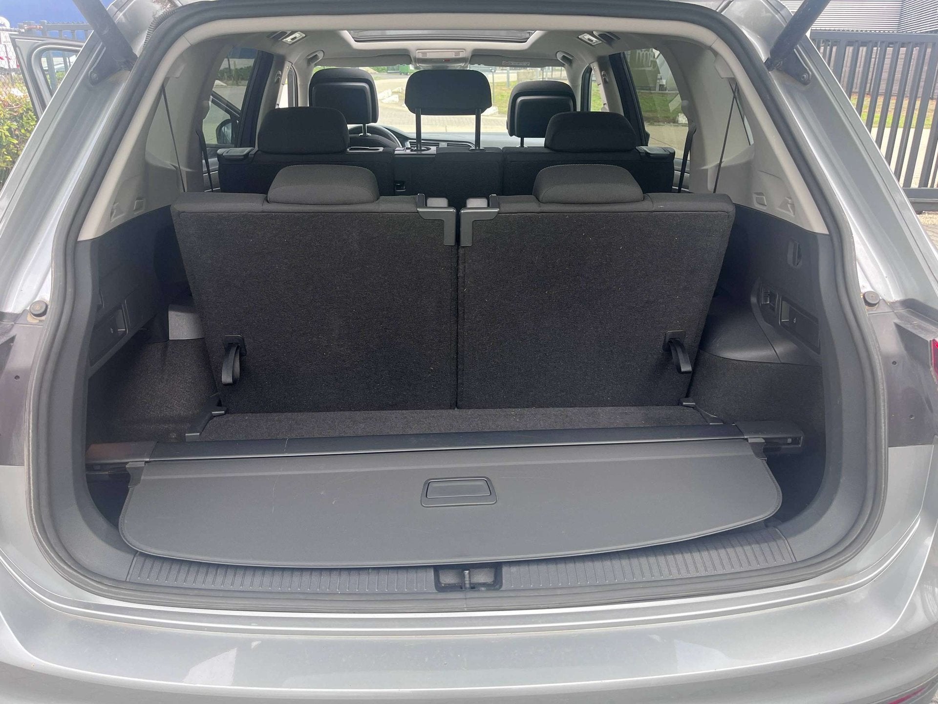 Volkswagen Tiguan Allspace 1.5 TSI Comfort 7-zit/Pano/Trekha, Autos, Volkswagen, Argent ou Gris, Achat, Entreprise, 7 places