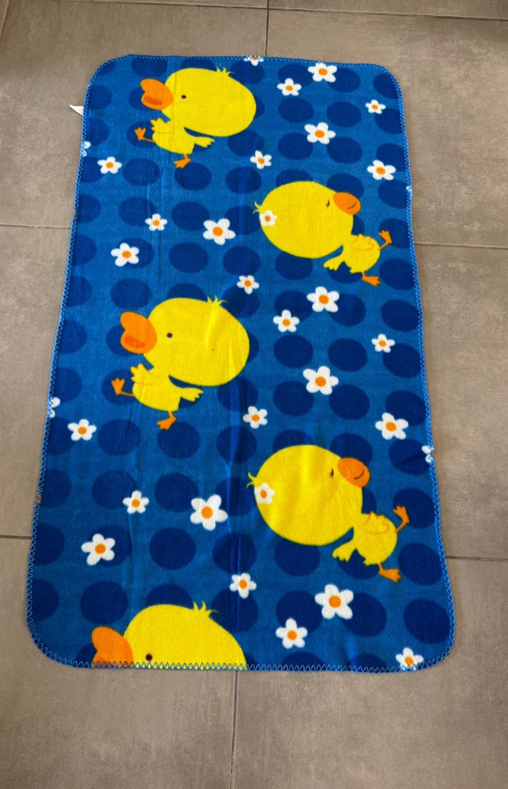 Klein baby dekentje met eendjes. Nog nieuw. 124 x 70 cm, Kinderen en Baby's, Ophalen, Nieuw, Wasbaar, 124 cm