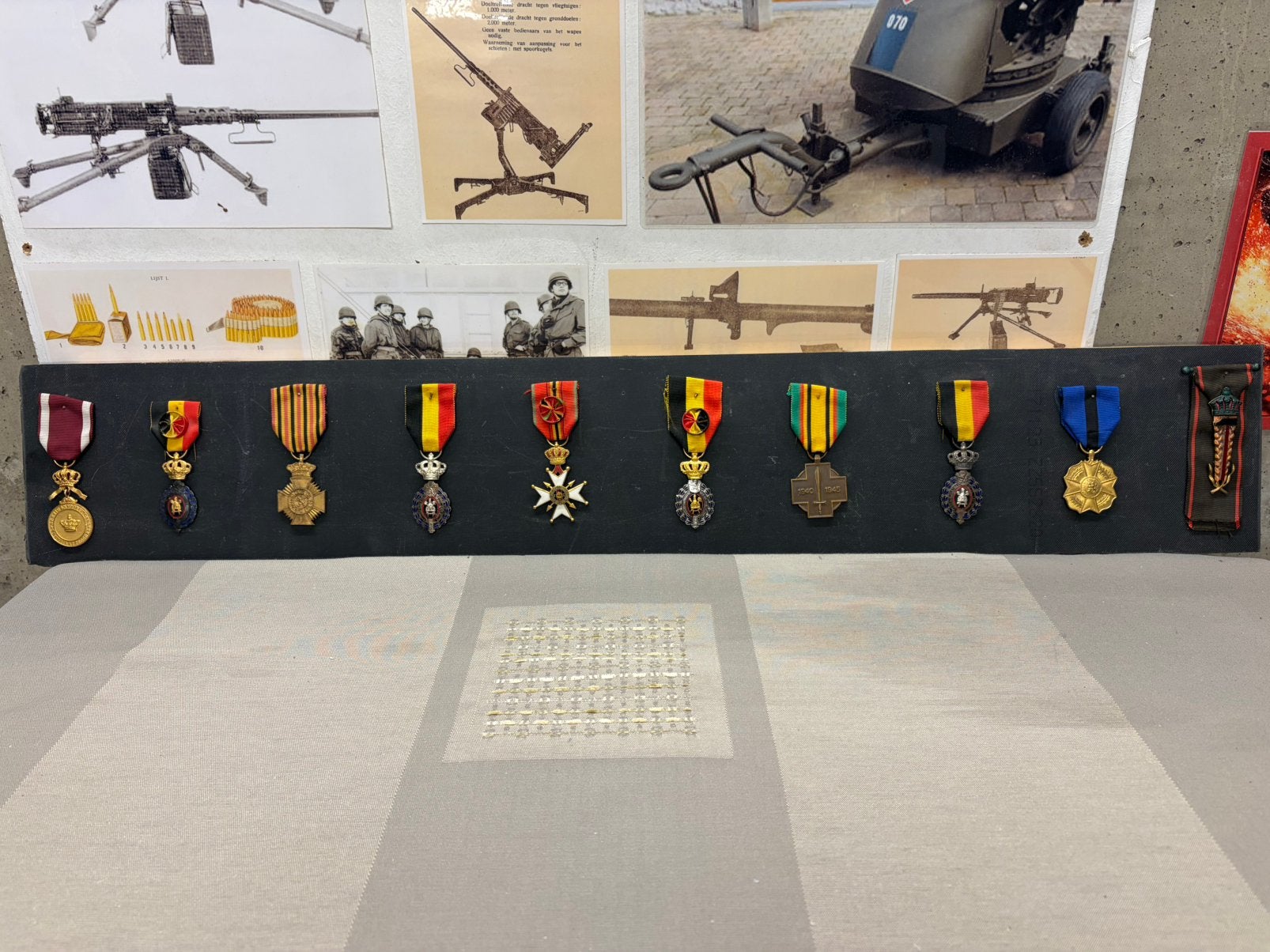 10 eretekens, Collections, Objets militaires | Général, Enlèvement ou Envoi
