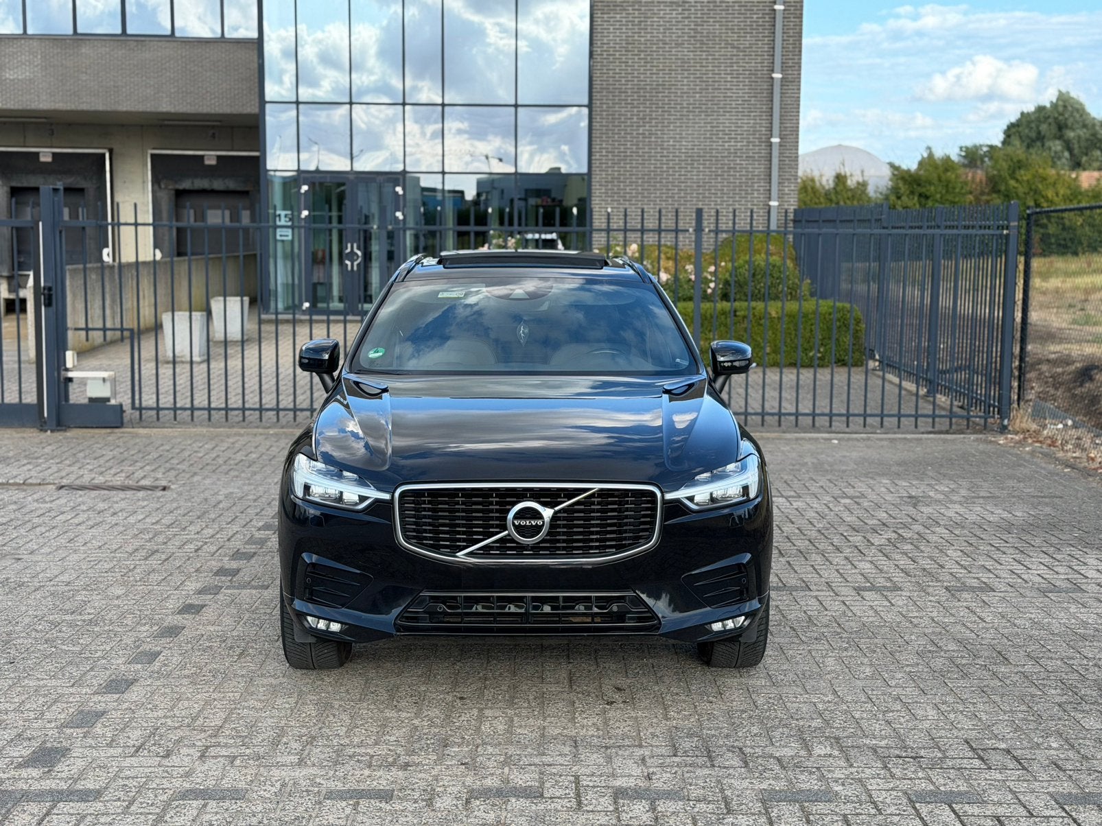 Volvo xc60 R Design 2.0 diesel 2020, Autos, Volvo, Cuir, Achat, Euro 6, Entretenue par le concessionnaire