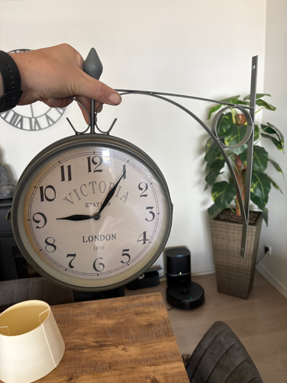 Hang klok beide zijden klok, Maison & Meubles, Accessoires pour la Maison | Horloges, Enlèvement ou Envoi, Comme neuf