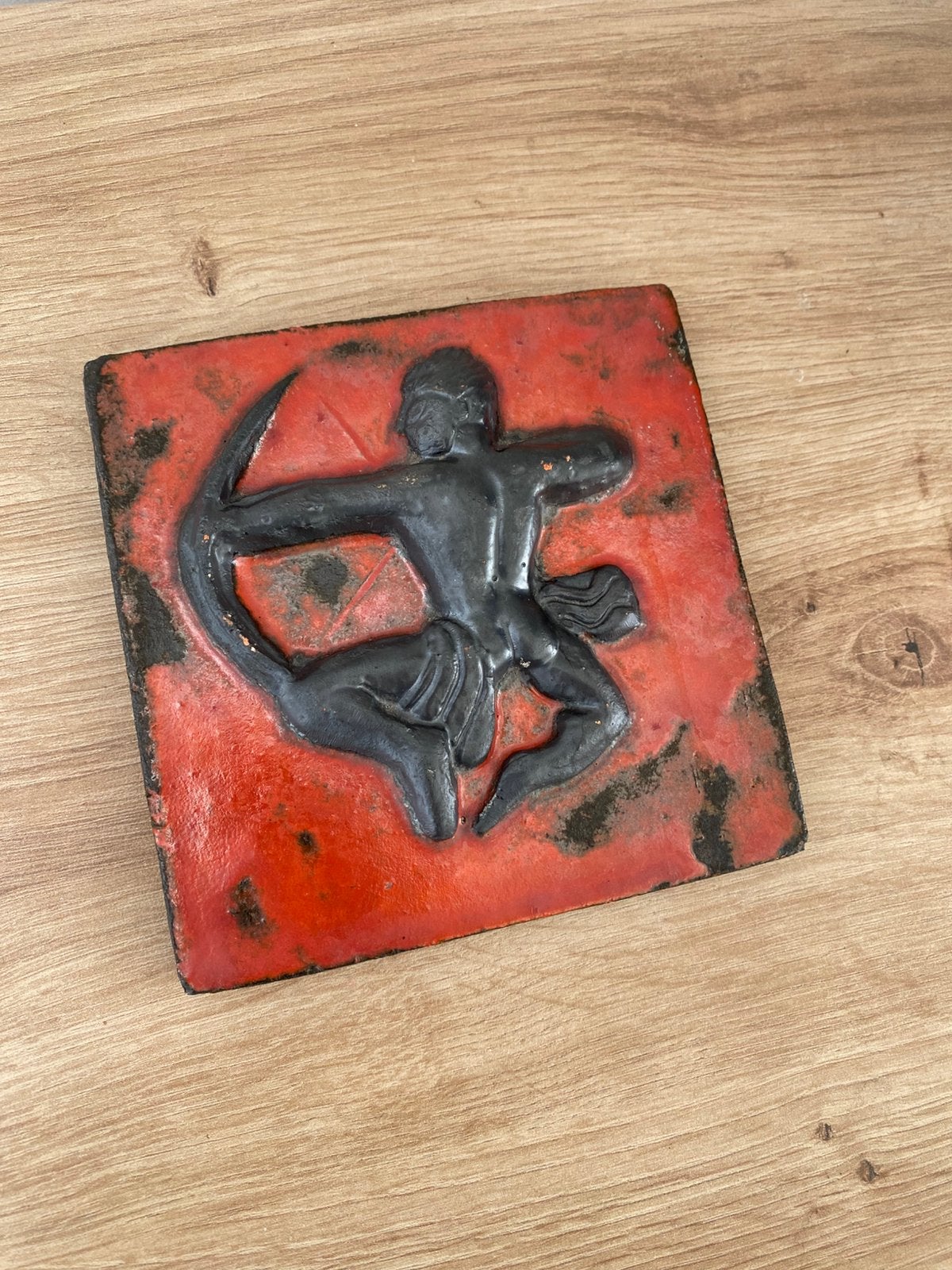Perignem boogschutter tegeltje in keramiek, Antiek en Kunst, Ophalen of Verzenden