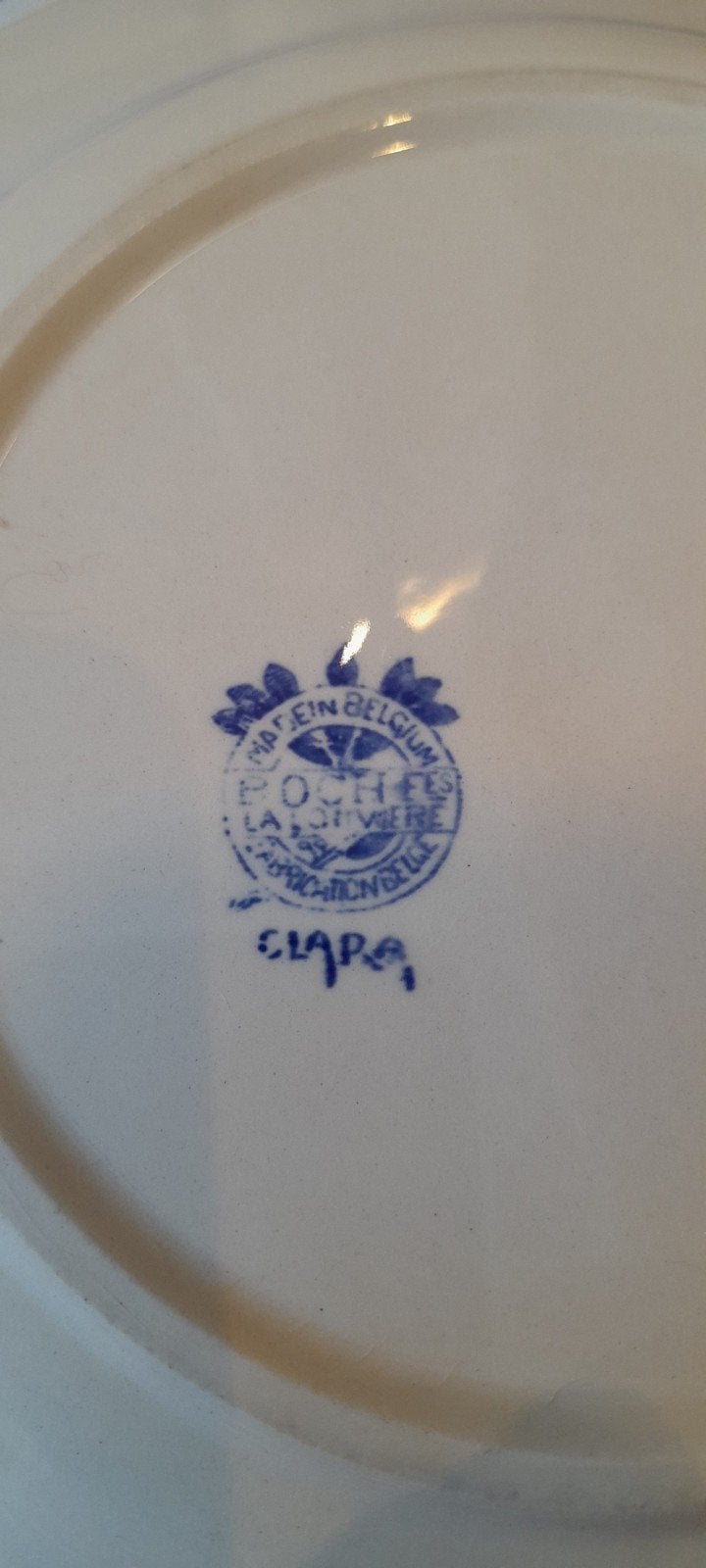 plat ecru bord met blauwe rand, Ophalen of Verzenden
