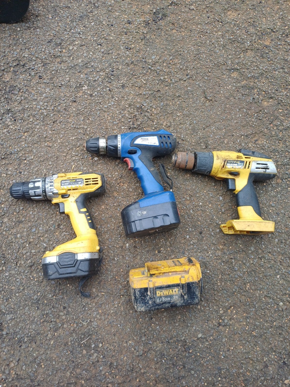 3 visseuses, Enlèvement