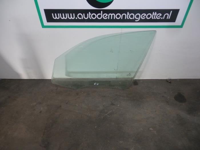 Vitre portière 4portes avant gauche d'un BMW 1-Serie (1-Ser, -, 3 mois de garantie, Utilisé, -