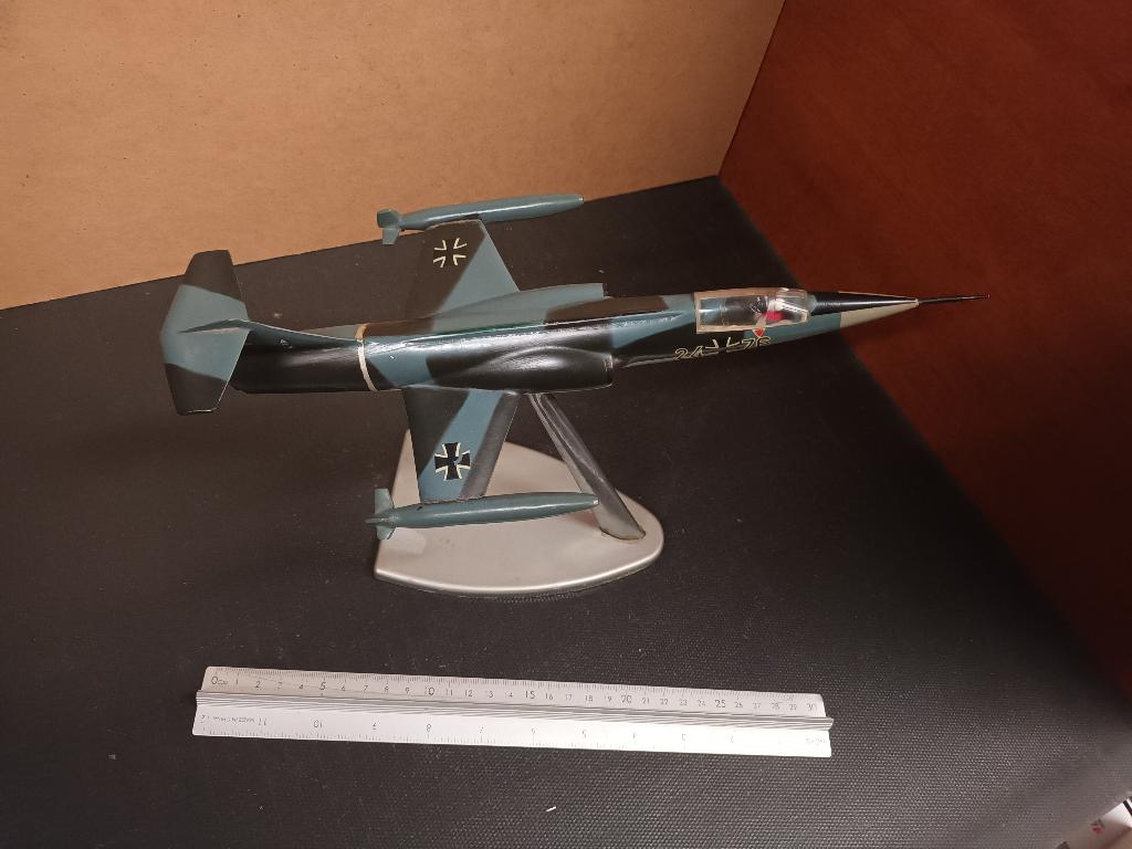 luchtmacht F-104 starfighter made by fomaer, Verzamelen, Ophalen, Zo goed als nieuw, Schaalmodel