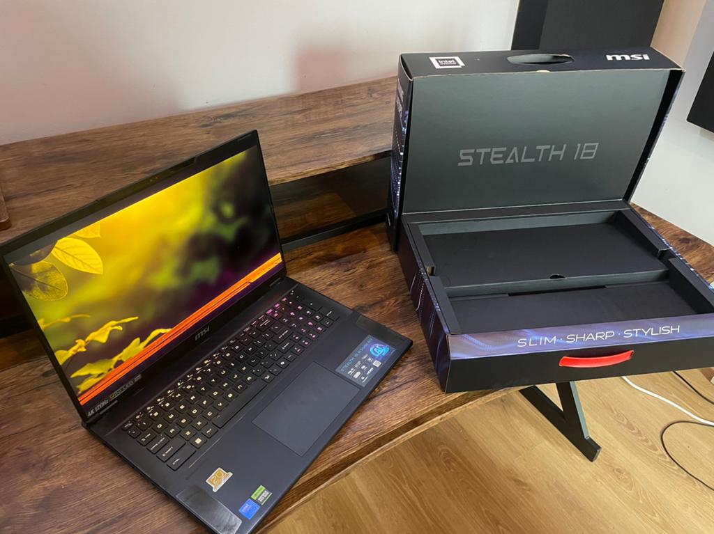 MSI Stealth 18 AI Studio RTX 4090, Intel Ultra 9, 4K LED), Ophalen, Gaming, SSD