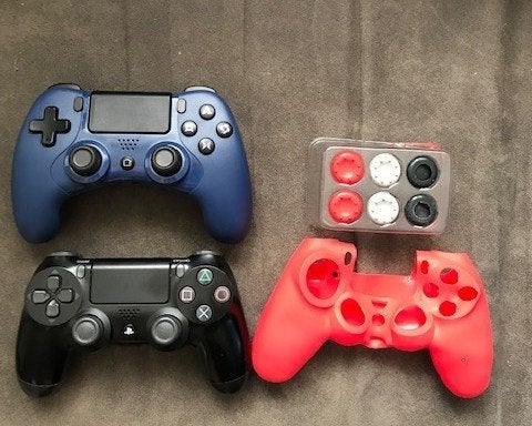 PS4 DualShock 4 V2 Controller + Extra Controller + Grip Set, Games en Spelcomputers, Spelcomputers | Sony Consoles | Accessoires