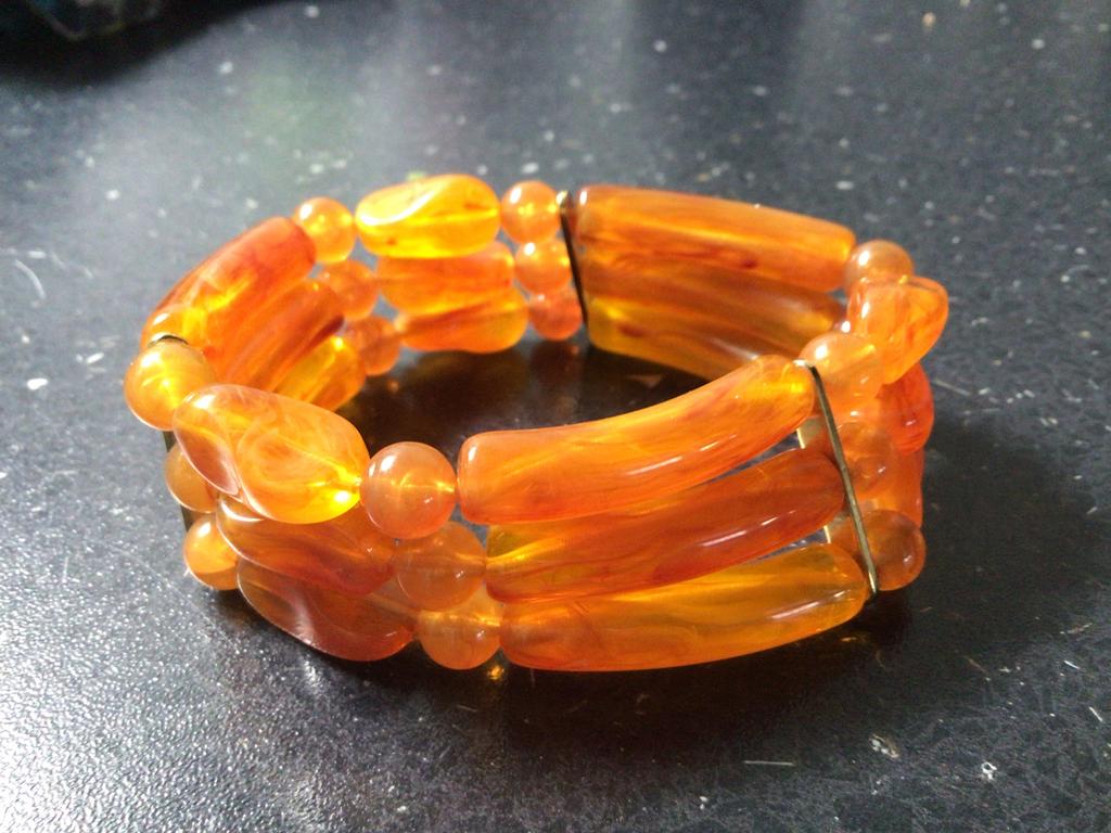 Bracelet,collier Ambre Corail bakelite etc.renseignement MP, Enlèvement ou Envoi