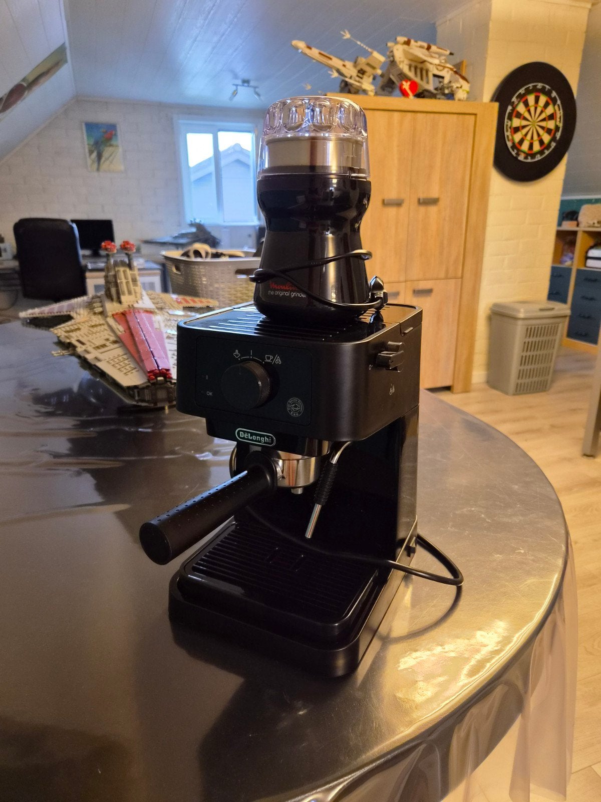 koffiemachine Delonghi + Koffiemaler, Ophalen, Koffiemachine, Koffiebonen, Zo goed als nieuw