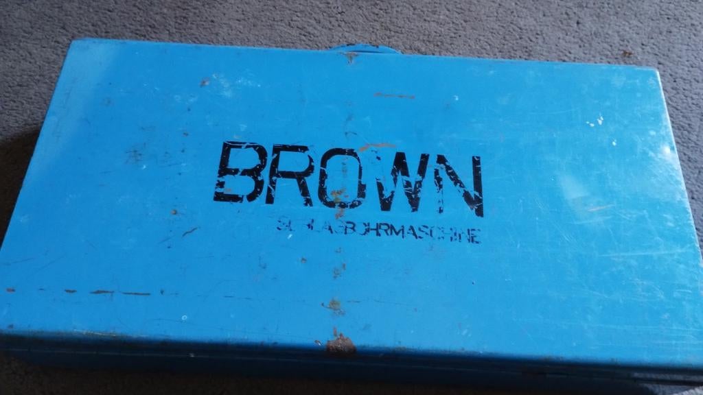 Brown, Ophalen, Boormachine