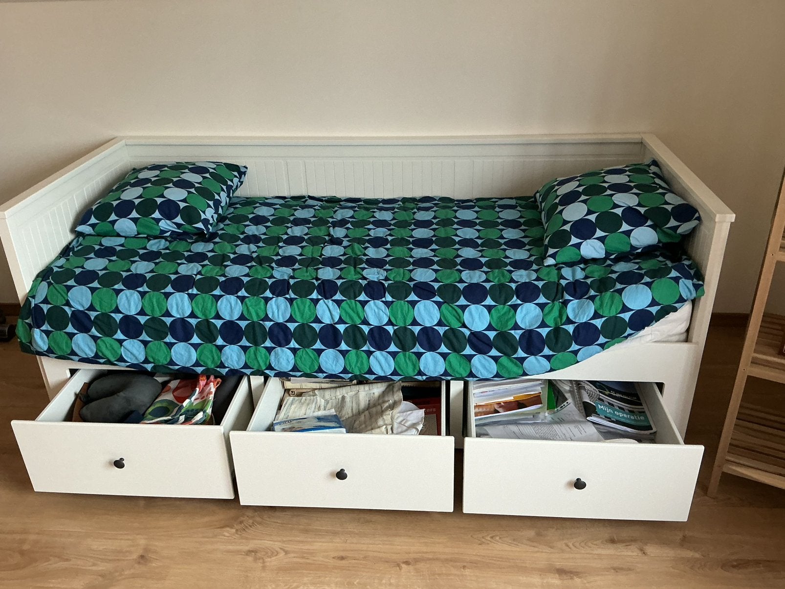 Bed met matrasbeschermers uitschuifbaar 2 personen donsdeken, Ophalen, Zo goed als nieuw