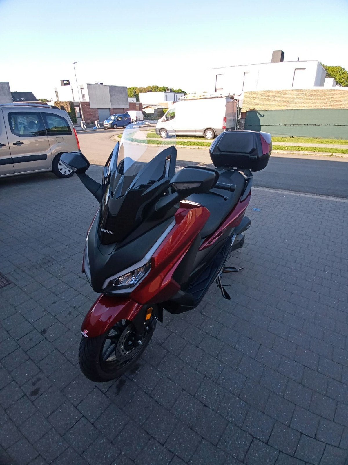 honde Forza 350, Motoren, Ophalen