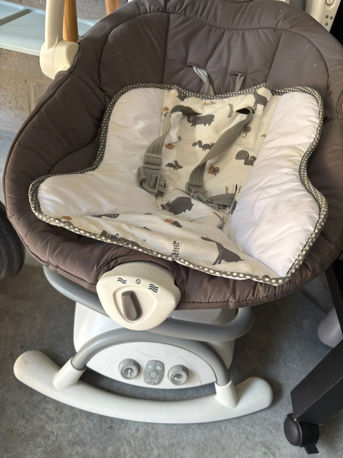 Balancelle électrique pour bébé, Enfants & Bébés, Autres marques, Enlèvement, Utilisé, Avec ceinture(s)