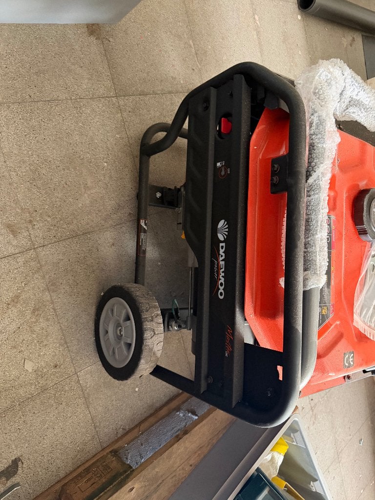 Daewoo Benzinegenerator, Doe-het-zelf en Bouw, Aggregaten, Ophalen, Nieuw, Minder dan 5 kVA, Benzine