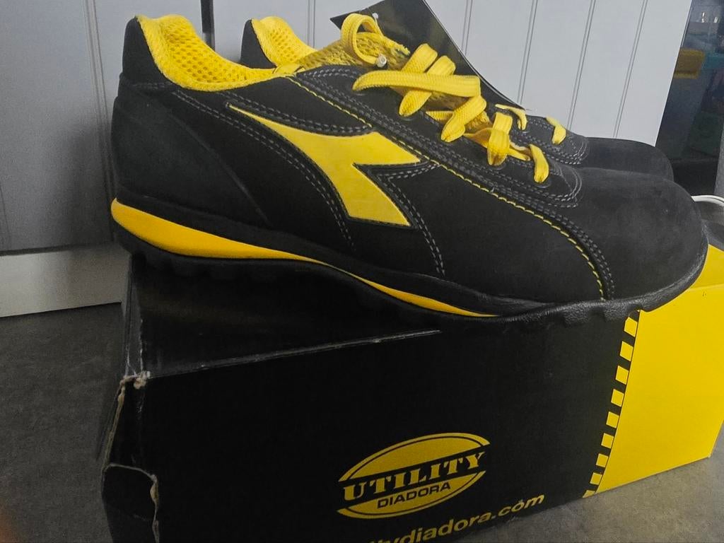 Chaussures de sécurité DIADORA Utility Glove-- neuve p. 44, Enlèvement
