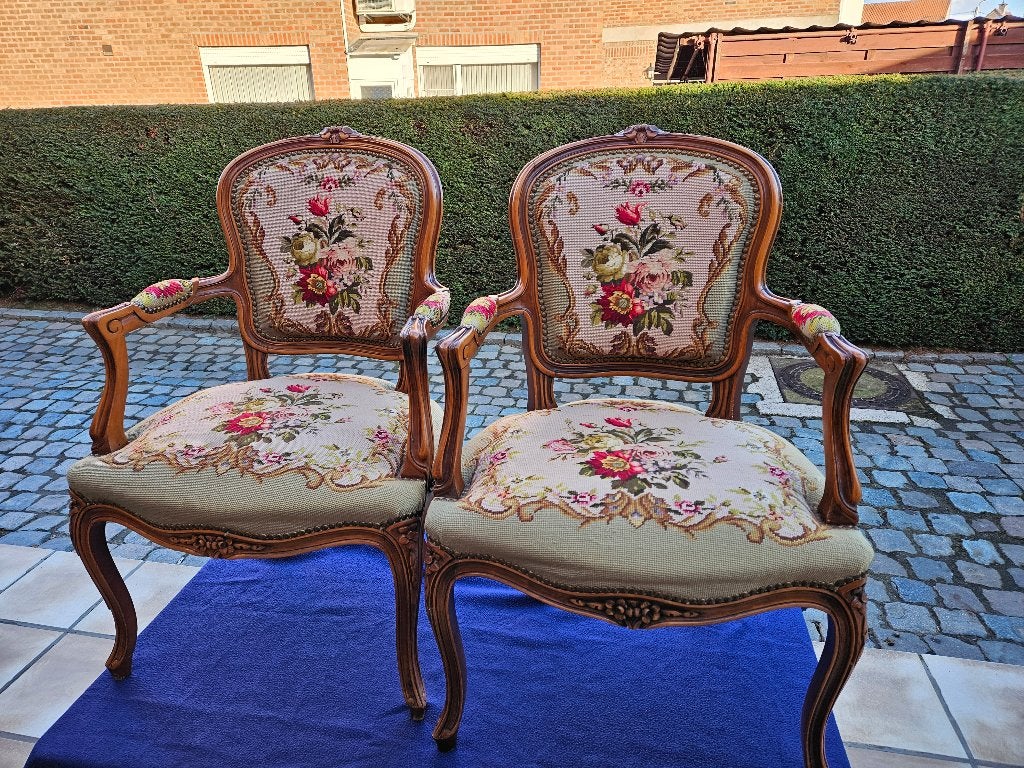 2 chaises de style Louis XV à riches broderies florales, Bois, Comme neuf, Deux, Enlèvement