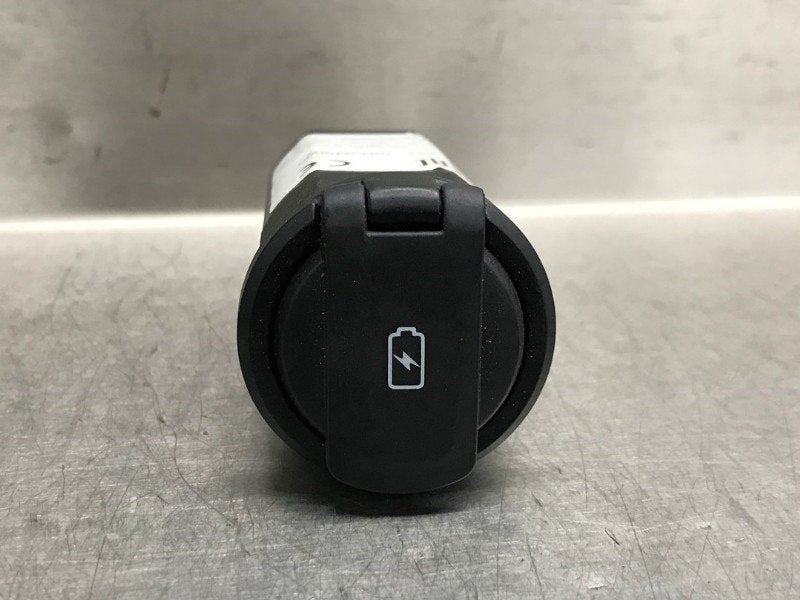 AUX/USB POORT Hyundai Ioniq (01-2016/07-2022) (|96125G2000|), Hyundai Motor Deutschland GmbH, Gebruikt, Kaiserleipromenade 5
63067  Offenbach am Main, DE