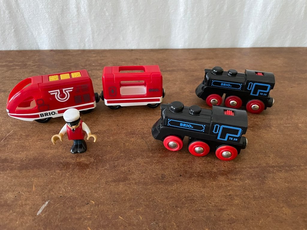 BRIO Oplaadbare rode passagierstrein en locomotieven, Ophalen of Verzenden, Gebruikt