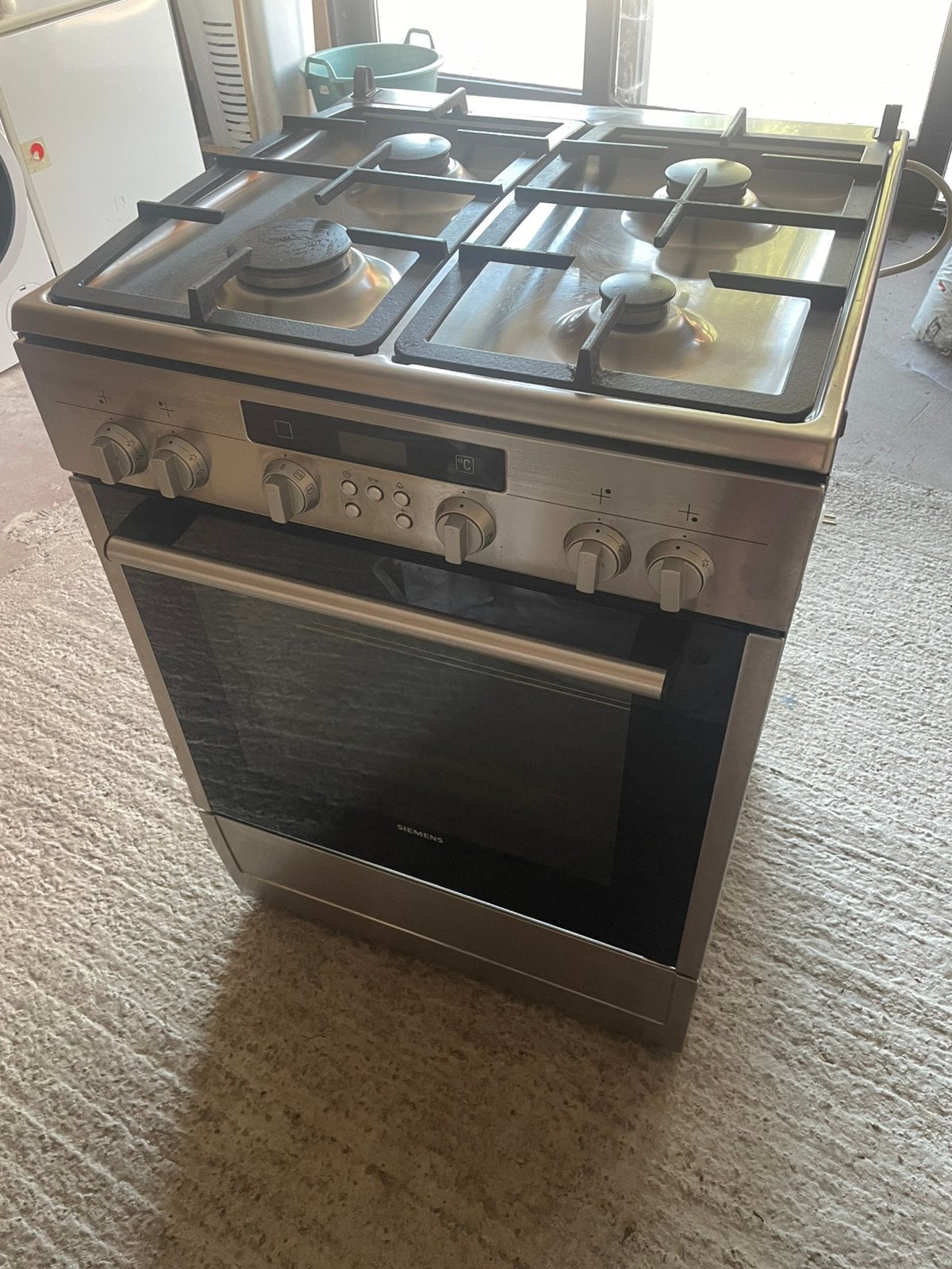 Siemens gasfornuis met oven, Elektronische apparatuur, Fornuizen, Ophalen, Gebruikt, 4 kookzones, Gas