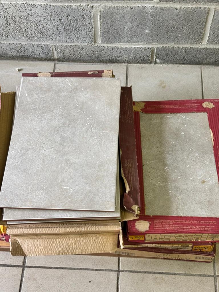 Carrelages gris effet beton (31,6 x 45) - 50 pcs, Bricolage & Construction, Enlèvement, Comme neuf