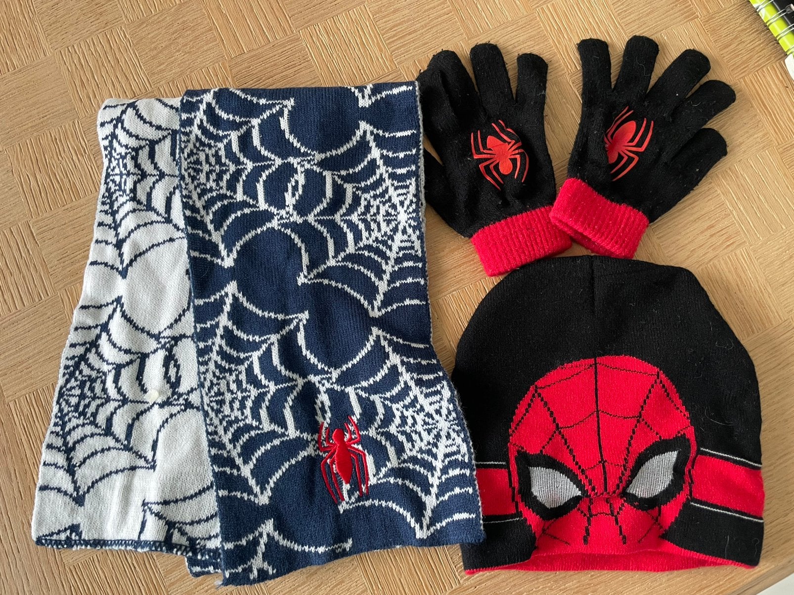 Spiderman: muts, sjaal en handschoenen, Kinderen en Baby's, Ophalen, Gebruikt, Handschoenen