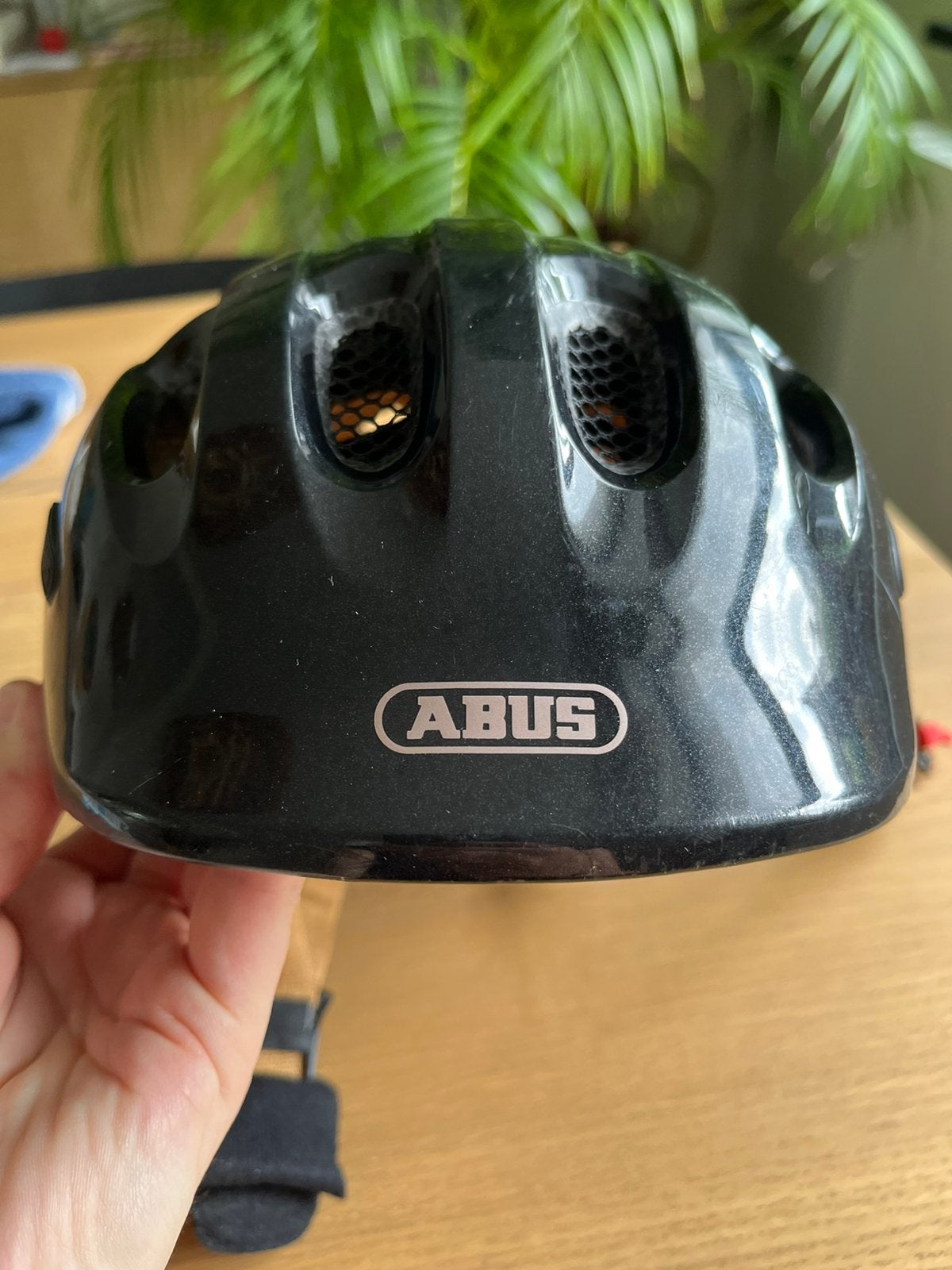 Abus kinderfietshelm 45-50 cm, zwart, Ophalen of Verzenden, Zo goed als nieuw