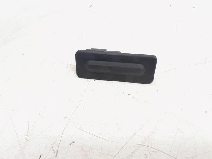 Poignée hayon d'un Peugeot 208, -, 3 mois de garantie, Utilisé, -
