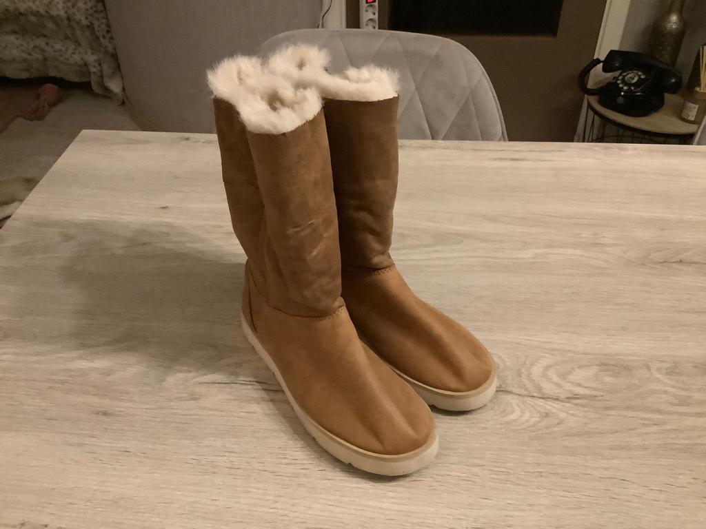 Bottes brunes pour filles (laine) (Taille 36), Bottes, Enlèvement ou Envoi, Comme neuf, Onbekend