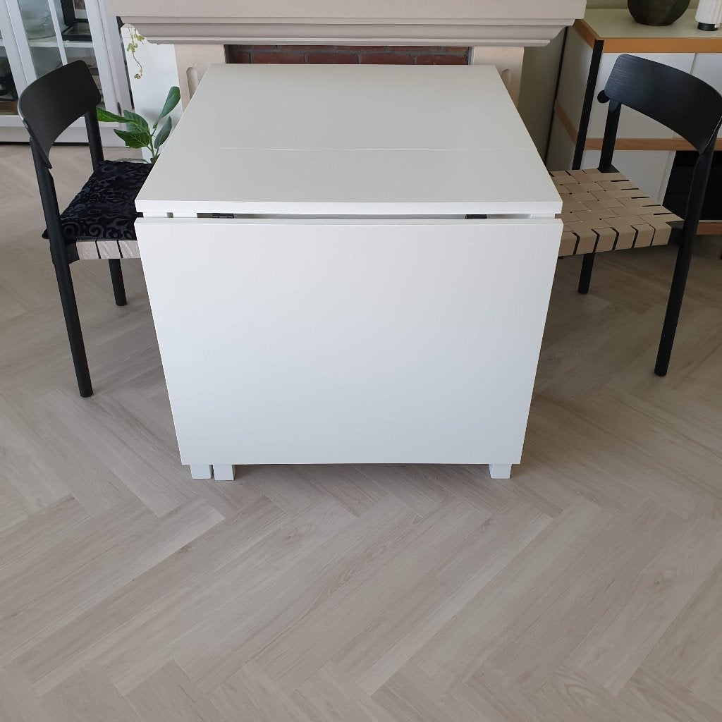 Table pliante blanche de style scandinave, Quatre personnes, Scandinavisch, Comme neuf, Enlèvement