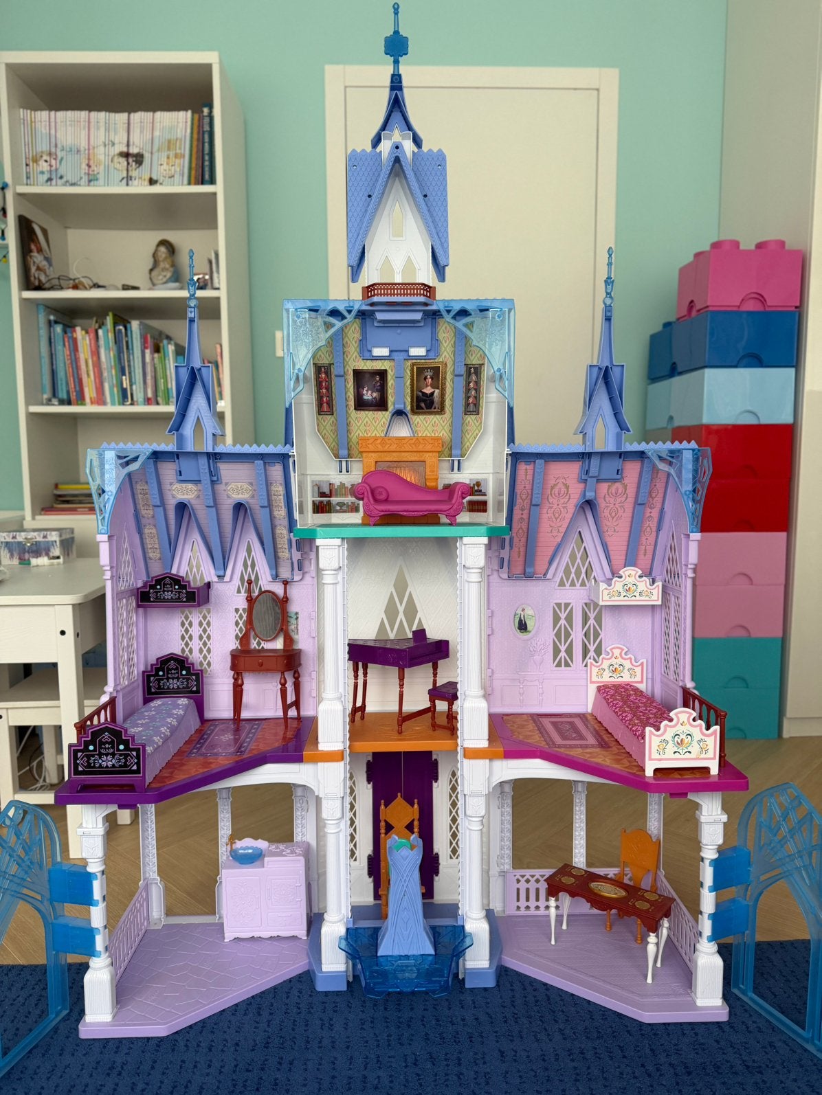 Frozen kasteel - poppenhuis, Kinderen en Baby's, Ophalen, Gebruikt, Poppenhuis