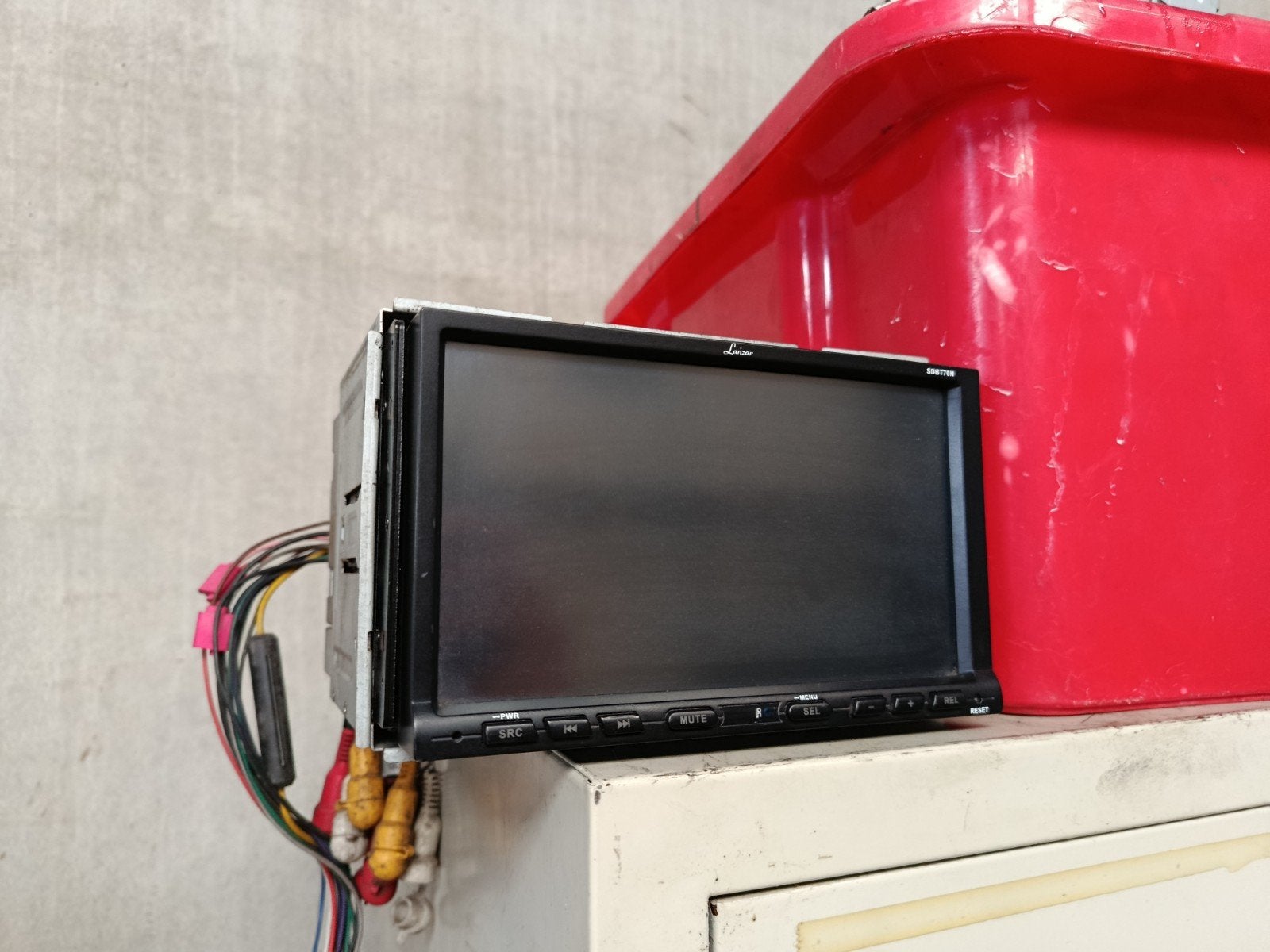 Lanzar SDBT70N 7 inch touchscreen autoradio, Enlèvement