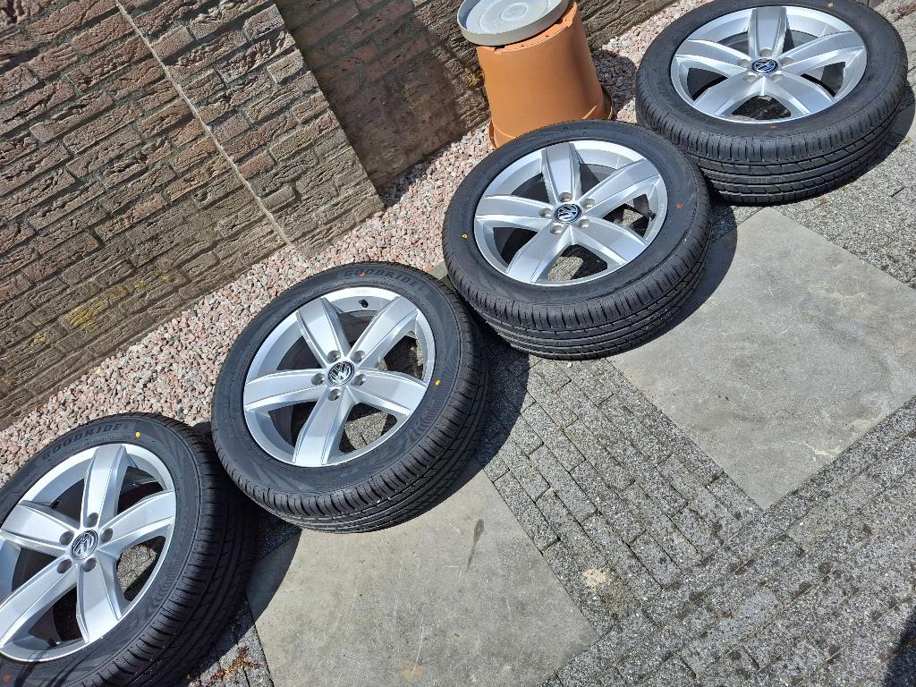 17 inch nieuwe zomerbanden 5x112 Passat T-roc Arteon Superb, Ophalen, 215 mm, Banden en Velgen, Nieuw