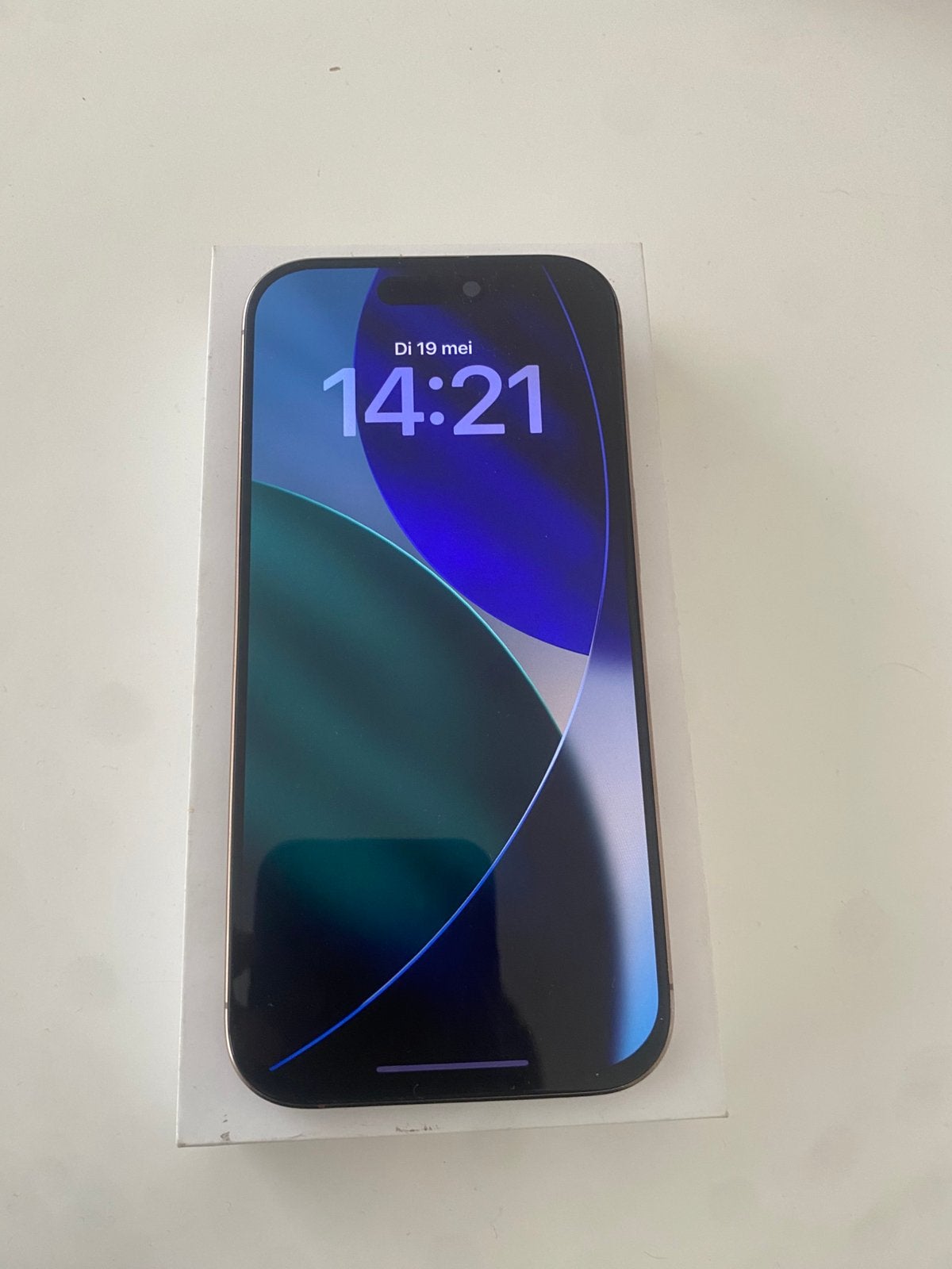 Iphone 16 pro defect, Telecommunicatie, Mobiele telefoons | Apple iPhone, Ophalen, Zo goed als nieuw, Goud, IPhone 16 Pro