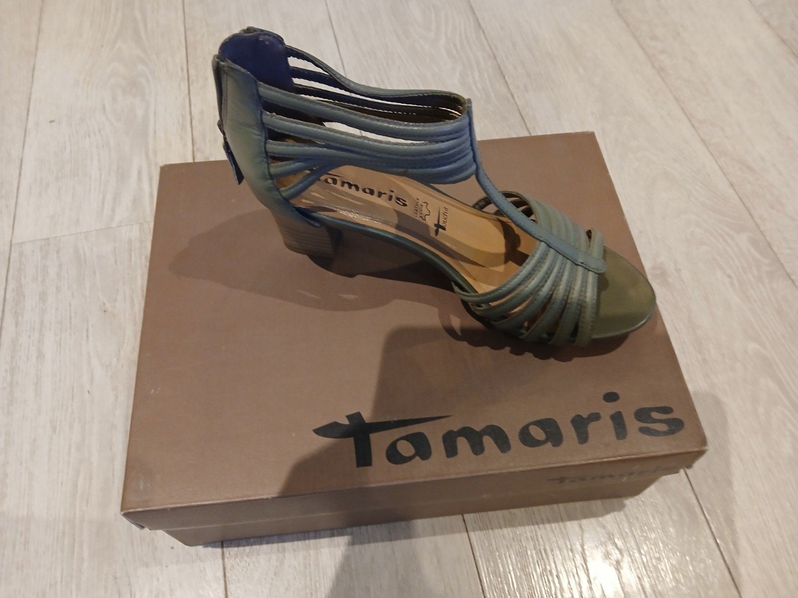 Schoenen, Ophalen, Nieuw