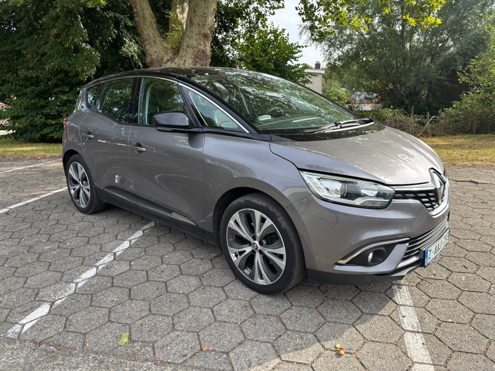 Zeer mooie Renault Scenic 2018 benzine in nieuw staat ., Auto's, Renault, Voorwielaandrijving, Dealer onderhouden, Monovolume
