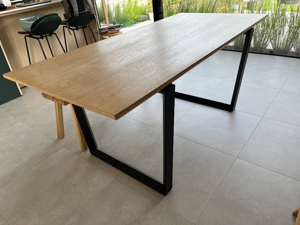 Mooie eettafel met stalen onderstel voor 4 tot 6 personen,, Huis en Inrichting, Ophalen, Gebruikt, 150 tot 200 cm, Eikenhout