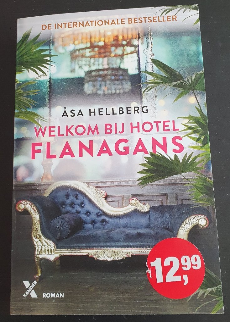 Roman van Asa Hellberg: Welkom bij Hotel Flanagans, Ophalen of Verzenden, Zo goed als nieuw, Asa Hellberg