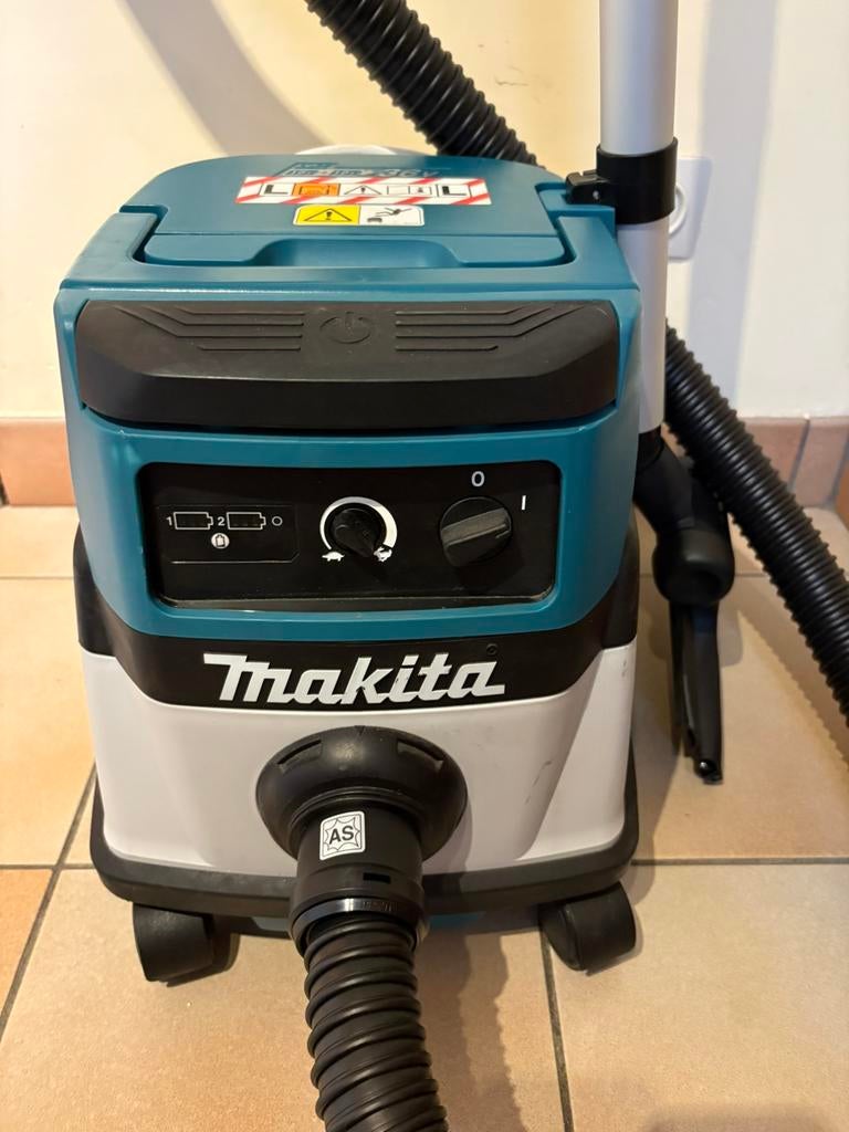 Makita DVC861LZ hybride stofzuiger 230V / 18V+18V, Doe-het-zelf en Bouw, Ophalen of Verzenden, Zo goed als nieuw