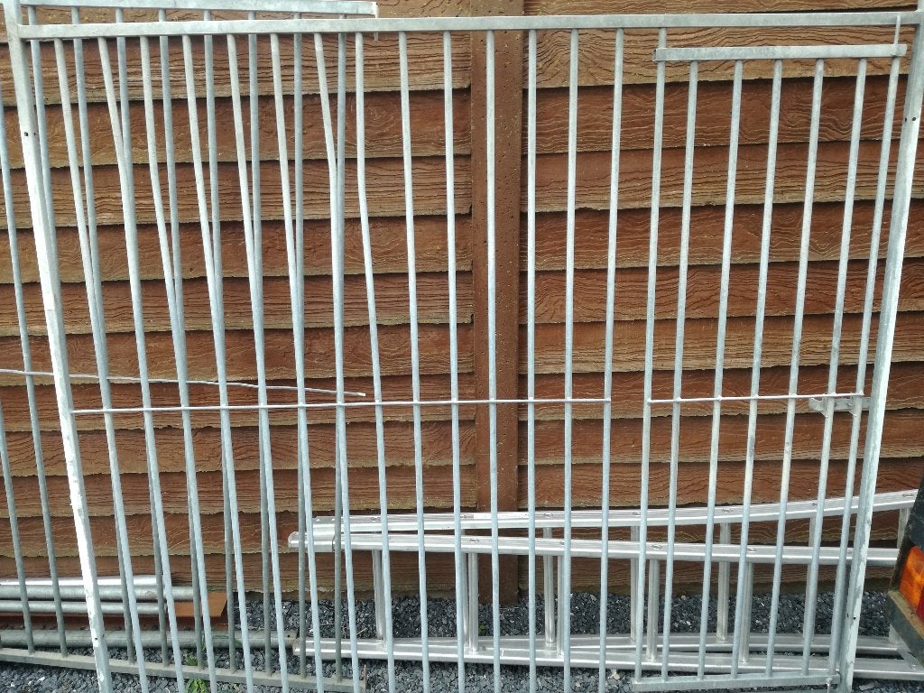 Hondenren panelen met deur. 2 stuks., Dieren en Toebehoren, Ophalen, Gebruikt