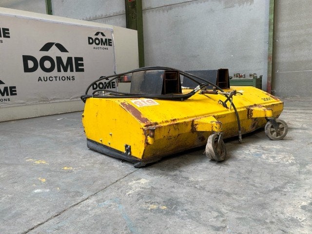 2002 MTS 2001 : balayeuse industrielle à brosses, Articles professionnels, Machines & Construction | Chariots élévateurs & Transport interne