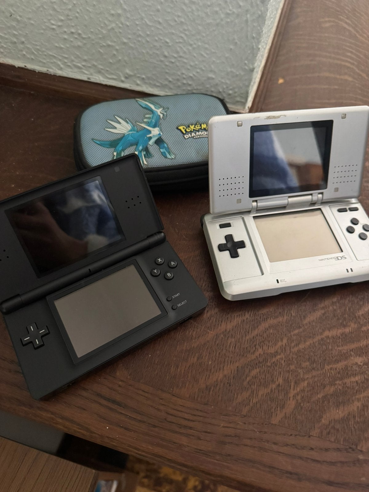 Nintendo DS pakket – DS Lite + originele DS + 5 spelletjes, Games en Spelcomputers, Ophalen, Zo goed als nieuw, DS Lite