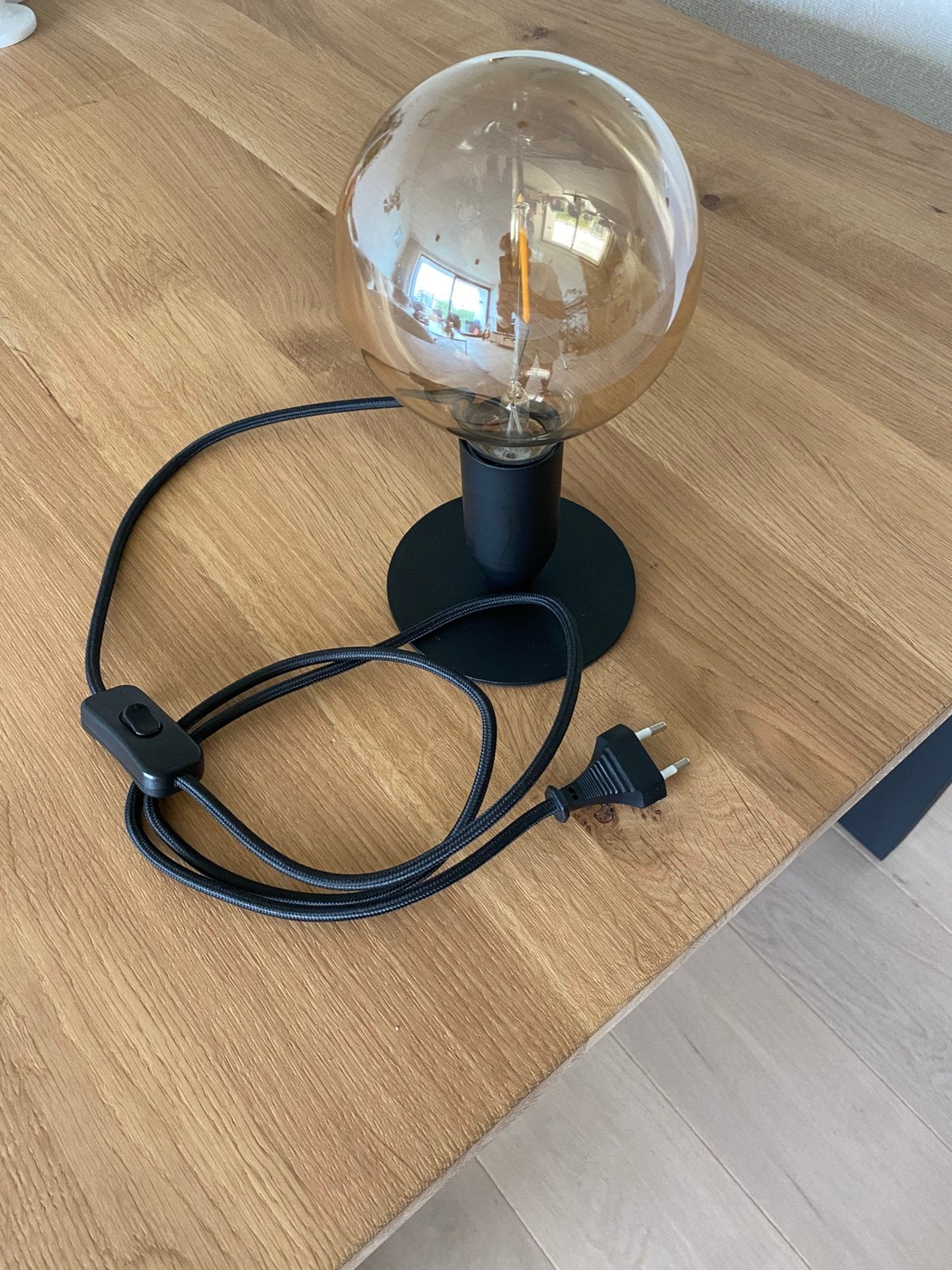 IKEA tafellamp (inlusief LED-lamp), Huis en Inrichting, Lampen | Tafellampen, Ophalen, Zo goed als nieuw