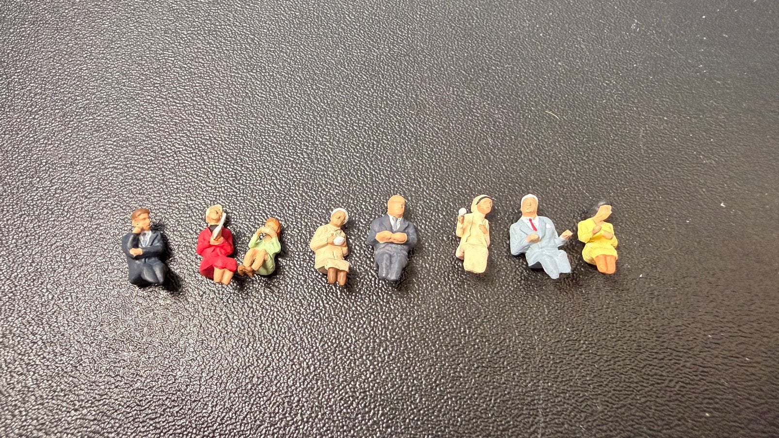 Zittende figuren H0, Ophalen, Nieuw
