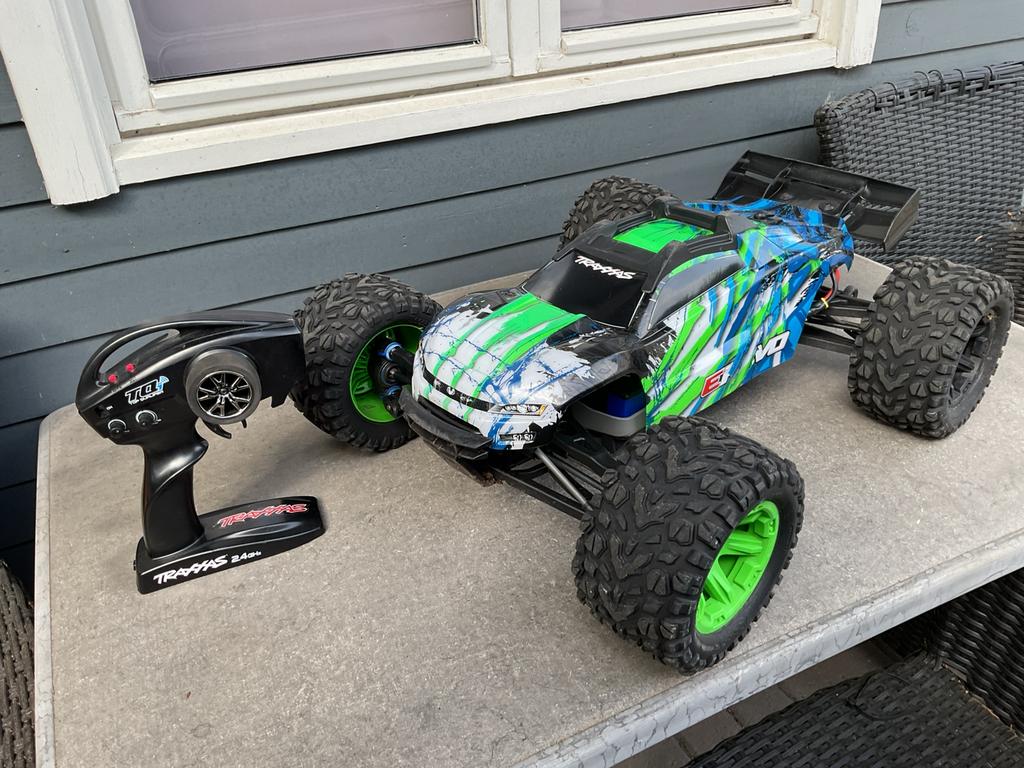 Traxxas E-REVO 2, Hobby en Vrije tijd, Modelbouw | Radiografisch | Auto's, Elektro, Auto offroad, Ophalen of Verzenden, Zo goed als nieuw