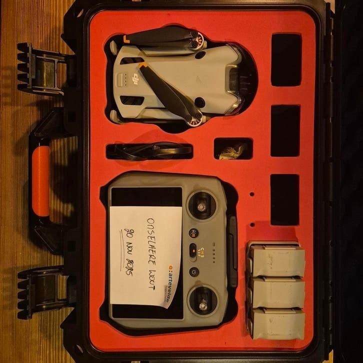 DJI mini 4 pro fly more combo + flightcase, Audio, Tv en Foto, Drones, Ophalen, Zo goed als nieuw