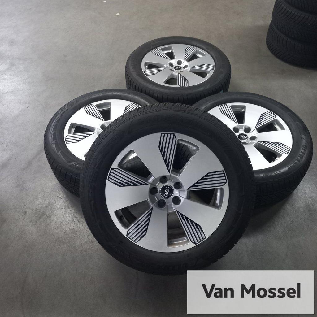 Audi E-Tron Good Year Ultra Grip Performance 255/55/R19 111H, Auto-onderdelen, Banden en Velgen, 19 inch, Gebruikt, 255 mm, -
