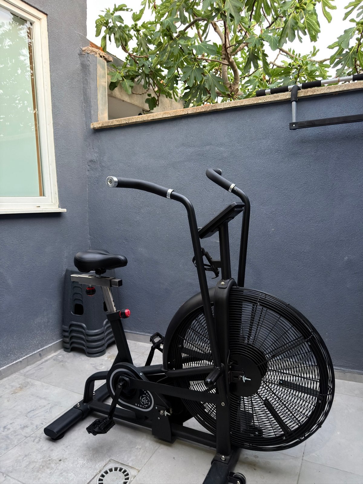 Assault Bike, Ophalen, Zo goed als nieuw, Airbike