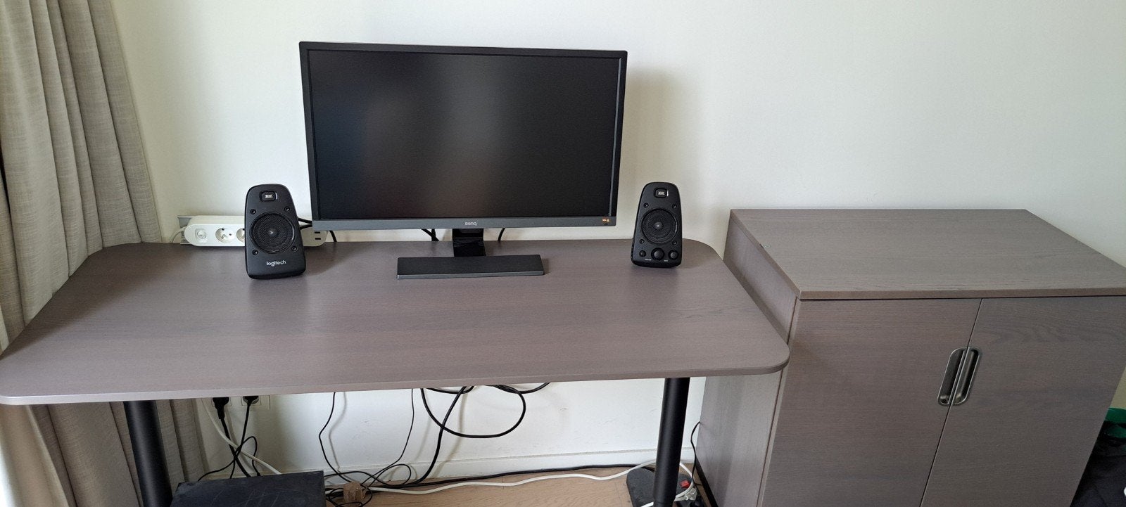Bureau tafel + kast, inclusief stopcontact, Huis en Inrichting, Bureaus, Modern, Ophalen, In hoogte verstelbaar